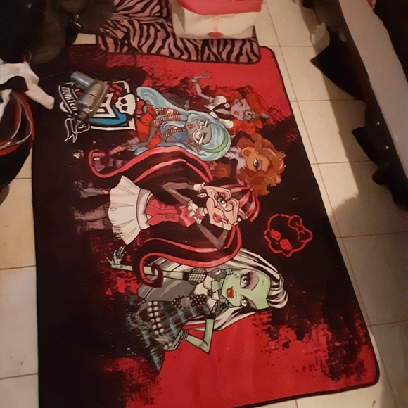 Monster High bedroom set - Picture 3 of 7